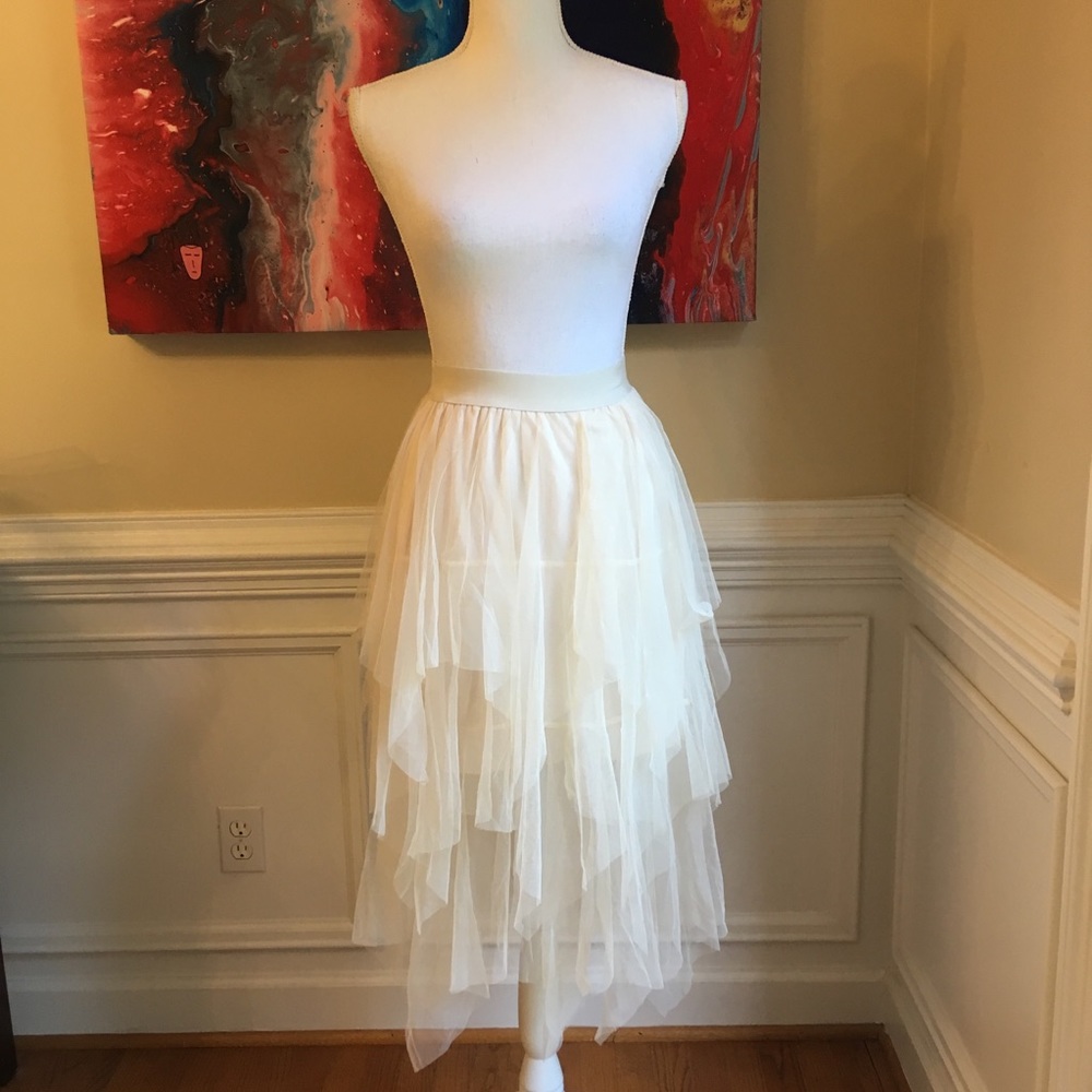 Ivory Cream Layered Shark Hem Tulle Skirt NWT XS